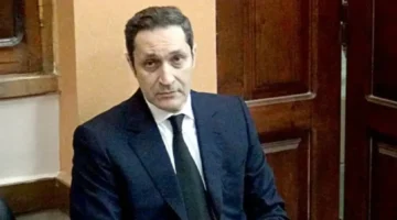 علاء مبارك يرد على اعتذار إعلاميين مصريين بعد تصريحات مثيرة ضد والده